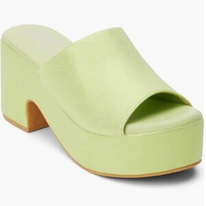NWT Platform Sandal, Lime, Size 7